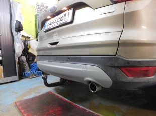 Tažné zařízení Ford Kuga, od 2013 odnímatelné vertikální zařízení
