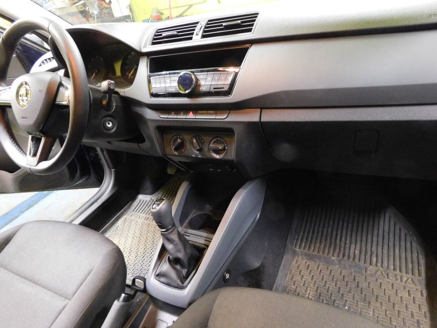 Škoda Fabia III manuální řazení, r.v. 2014-, mechanické zabezpečení řadící páky Construct