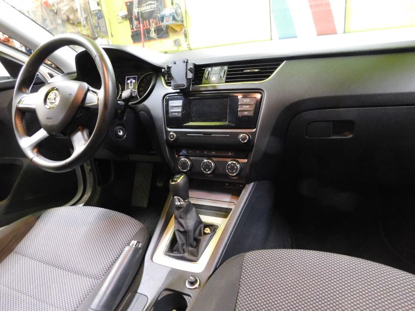 Škoda Octavia III manuální řazení, r.v. 2013-, mechanické zabezpečení řadící páky Construct