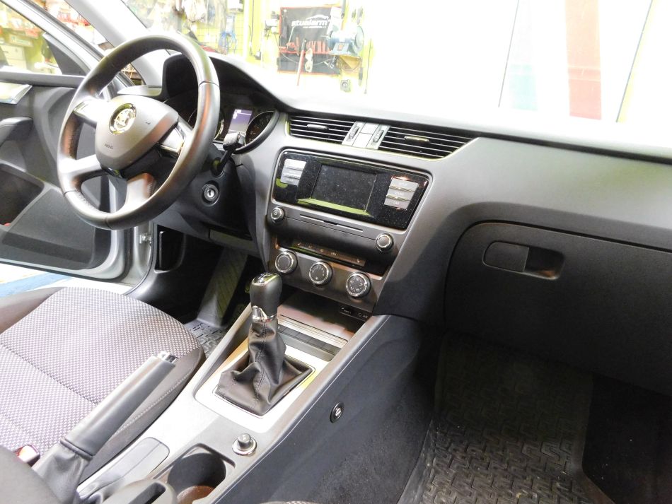 Mechanické zabezpečení vozidel Construct Škoda Octavia III manuální řazení