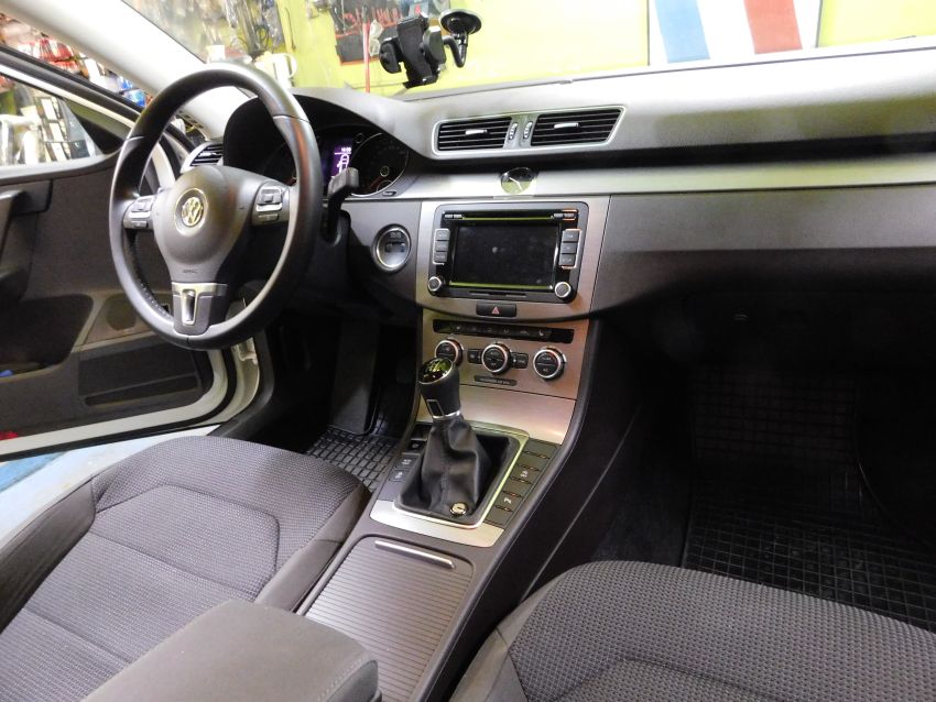 VW Passat B7 manuální řazení, mechanické zabezpečení řadící páky Construct
