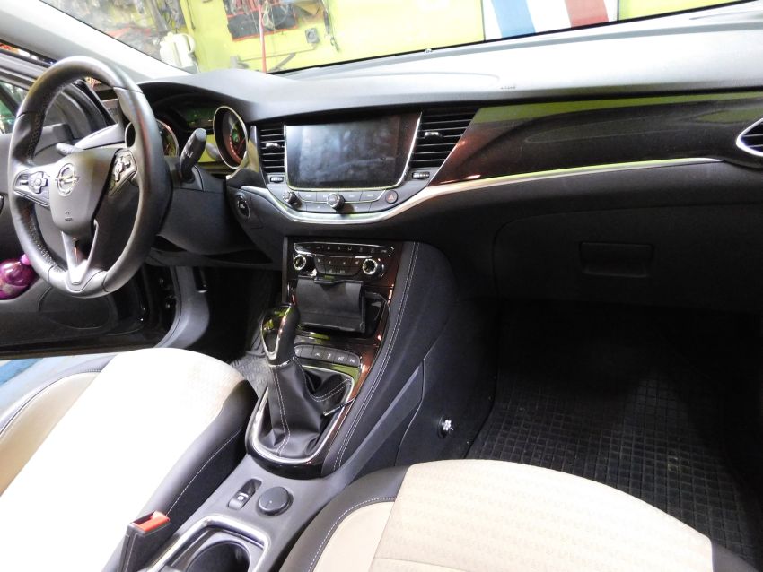 Opel Astra K manuální řazení, r.v. 2015-, mechanické zabezpečení řadící páky Mister lock