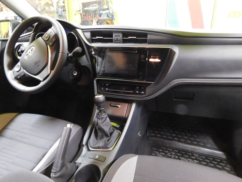 Toyota Auris II facelift, r.v. 2015, Mister lock zamykání řazení 