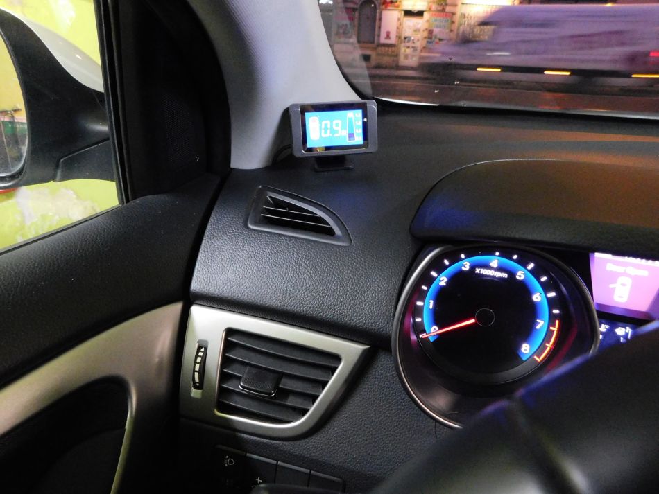 Parkovací asistent s LCD displejem